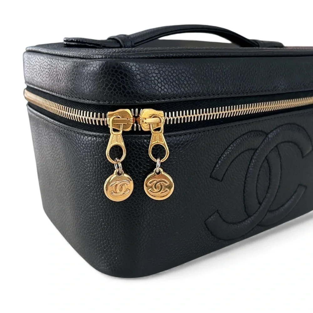 CHANEL Rare 1997 Mirrored Vanity Cosmetic Case / Make Up Bag / Caviar Leather - Picture 13 of 16